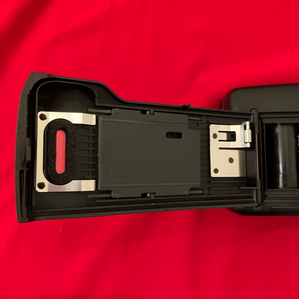 Canon Sure Shot Black Film Camera with case - Picture 5 of 9